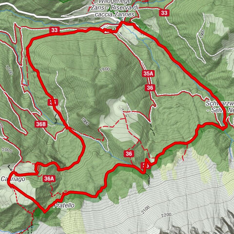 The Munkelweg trail beneath the Geisler peaks